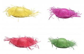 chapeau rouge en feuille de palmier tressees