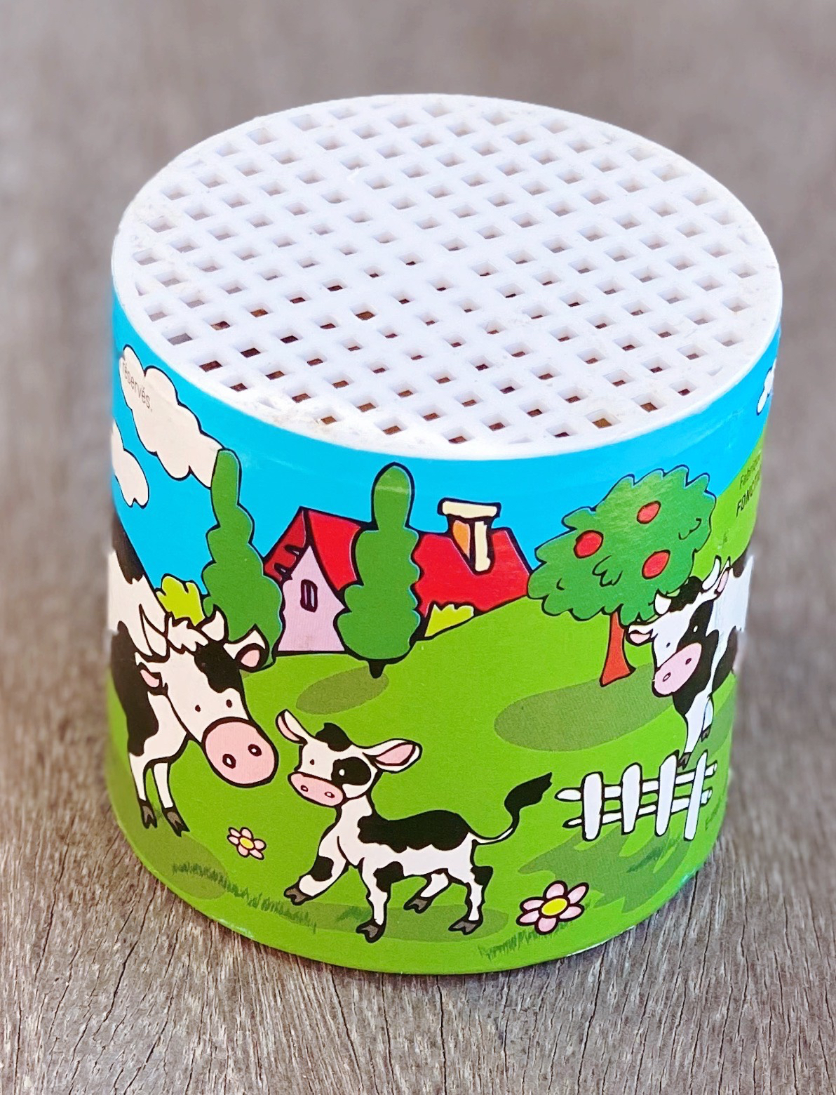 Lutèce Créations Boîte à meuh ou boîte à Vache Traditionnelle pour Entendre  Le meuglement d'une Vache : : Jeux et Jouets